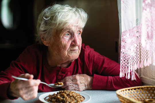 how long can an elderly person live without eating