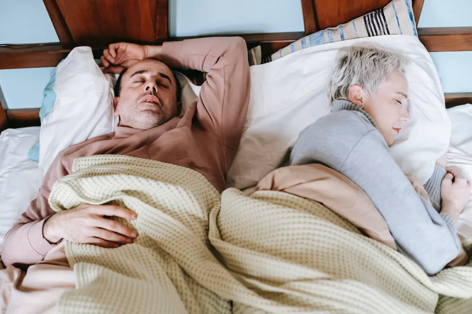 What Causes Hallucinations at Night in Elderly: Causes&Symptoms&Treatments